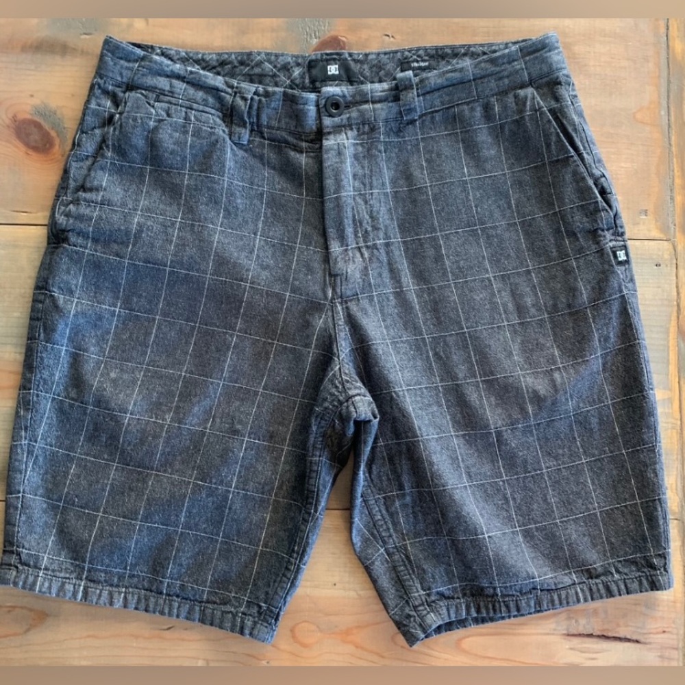 Men 30, DC, Straight Shorts (Retail: $60)